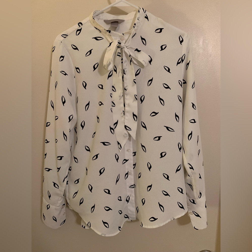 Leafy print white blouse